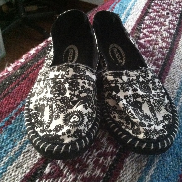 ❤ Canvas Shoes ❤RESERVED