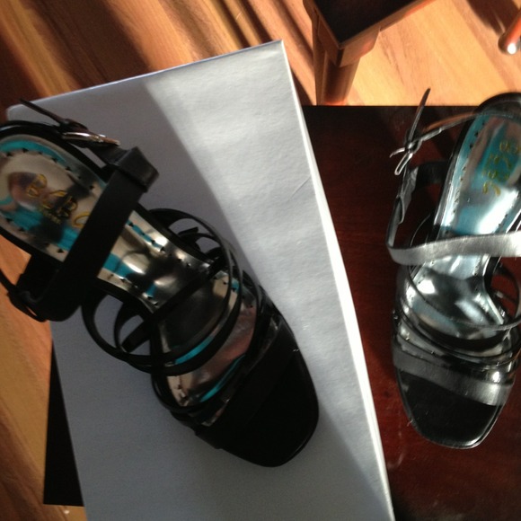 Strappy sandals 4" heels