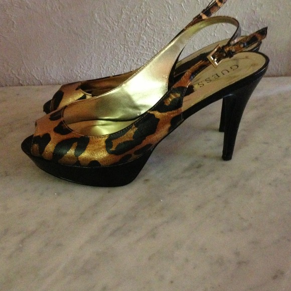 ❤️GIFTED ❤️@wendy1willits Guess platform stiletto