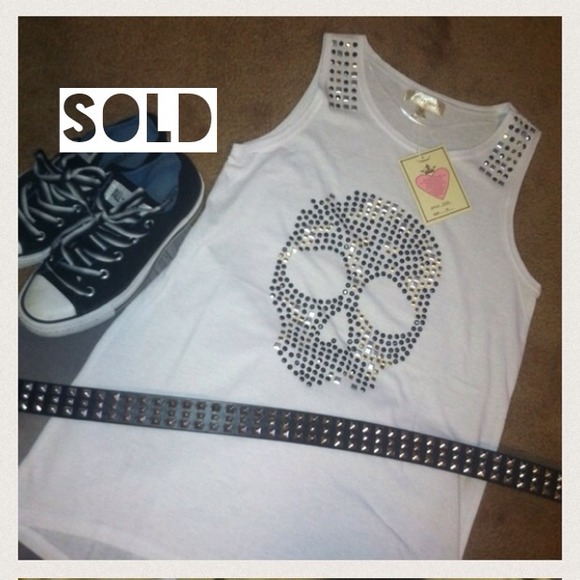 🚫Sold🚫UO white sleeveless skull shirt