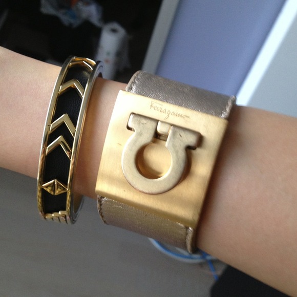 💘Reduced💯Ferragamo leather bangle - Picture 2 of 3