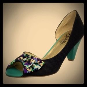 SEYCHELLES PEEP-TOP PUMP