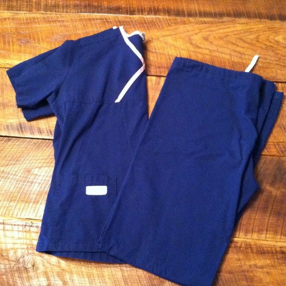 ❌BUNDLED ANS SOLD❌Navy blue with pink trim scrubs
