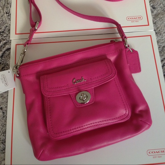 📮SOLD📮⭐New Coach Crossbody Purse⭐Authentic👛 - Picture 2 of 4
