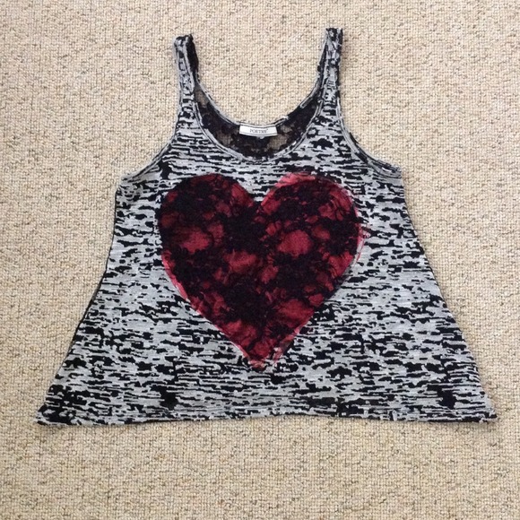 ❌SOLD❌Laced Heart Top
