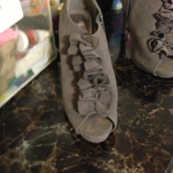 Shoes - Picture 2 of 2