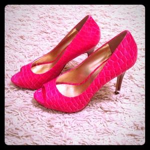 **Reduced*** Nine West pink peep toe heels