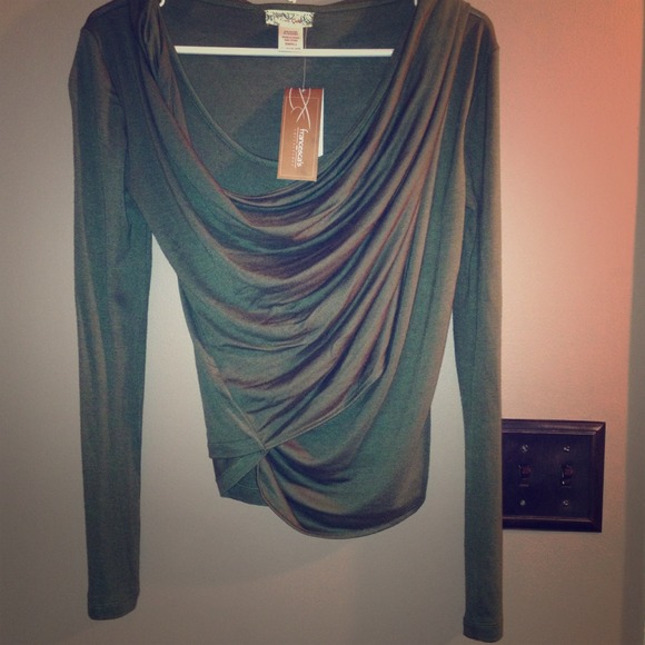 NWT FRANCESCA'S WRAP TOP