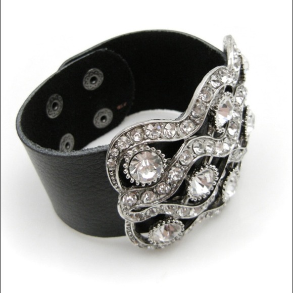 💥SOLD💥🎉🎉HOST PICK🎉🎉 leather bling bracelet. - Picture 2 of 4