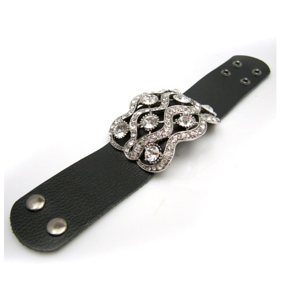 💥SOLD💥🎉🎉HOST PICK🎉🎉 leather bling bracelet. - Picture 3 of 4