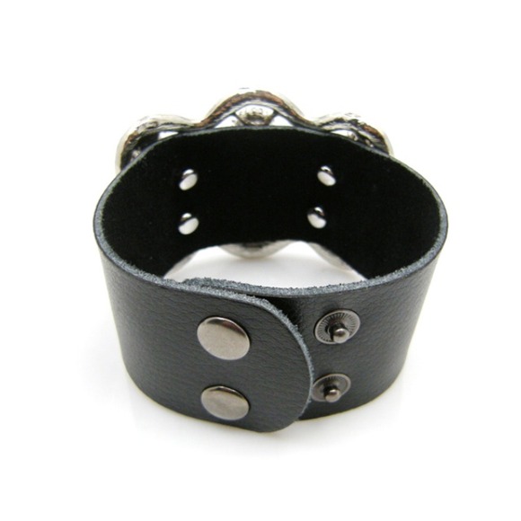 💥SOLD💥🎉🎉HOST PICK🎉🎉 leather bling bracelet. - Picture 4 of 4