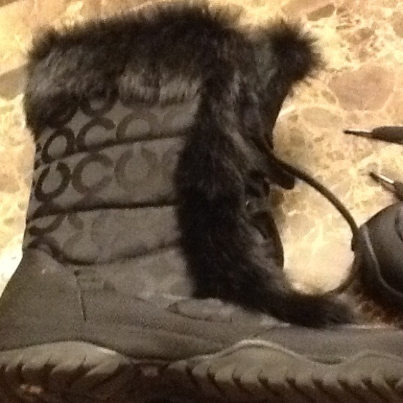 Shoes - Picture 3 of 4