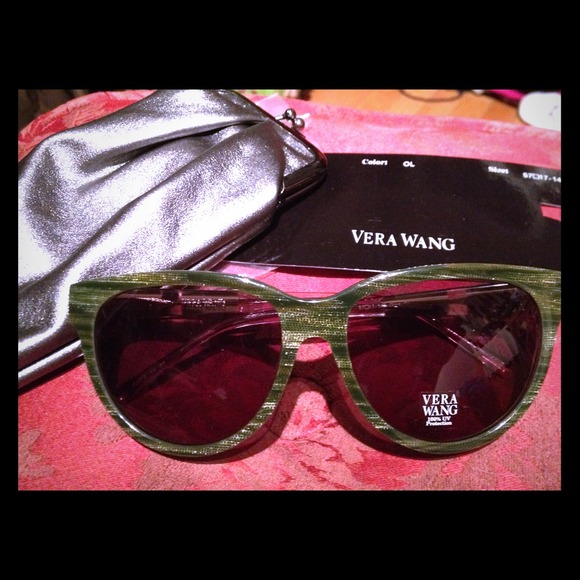 ✨REDUCED✨ Vera Wang Retro Sunglasses
