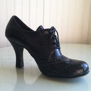 Bongo lace up heels