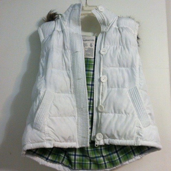 Sleevless snow vest!:)
