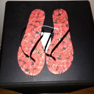 NWT Nine & Co. Flip flops size 11!! Black/red