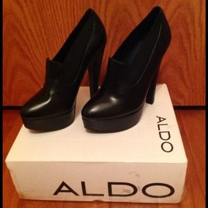 ALDO -Size 6 - New -Adorable Black Pumps