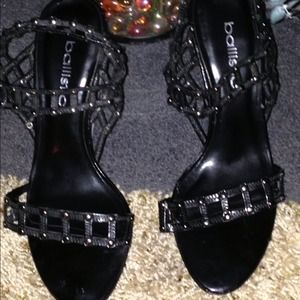 Black med high heels shoes