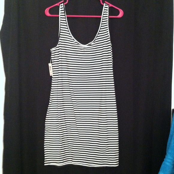 🚫SOLD IN BUNDLE🚫Black & White stripped mini