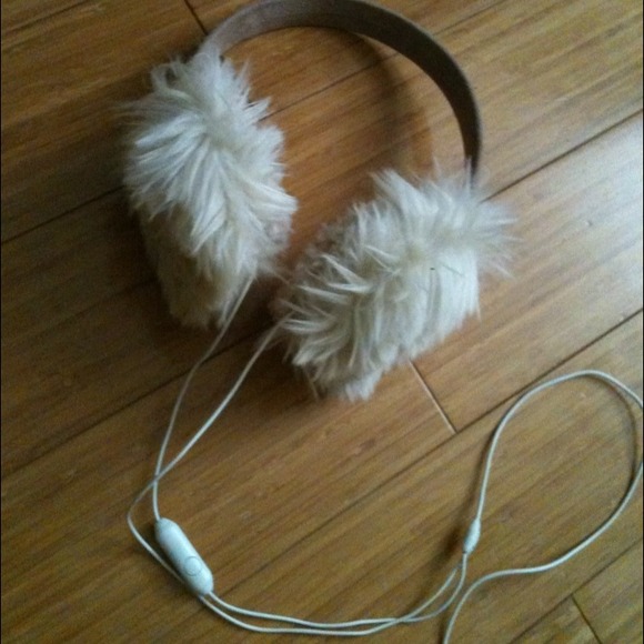 Ae faux fur iphone headphone earmuffs