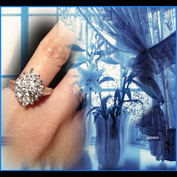 SOLD Silver ring with shiny crystals - Picture 2 of 2