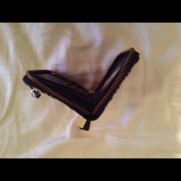 Juicy Couture - Picture 4 of 4