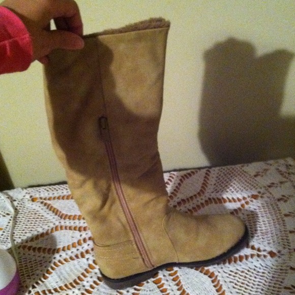 Boots - Picture 3 of 4