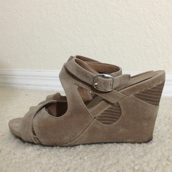 🔱Spring/Summer Sandals🔱 - Picture 2 of 4