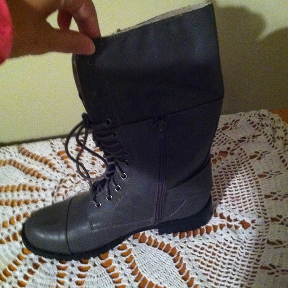 SOLD!!!! Gray boots