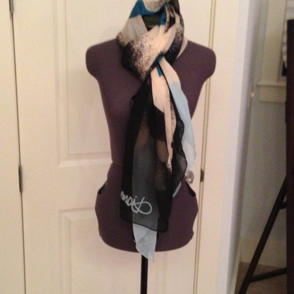 SOLD DVF Scarf - Picture 2 of 4