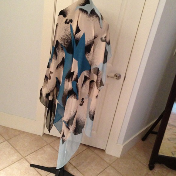 SOLD DVF Scarf - Picture 3 of 4