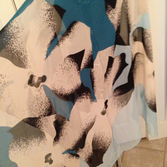 SOLD DVF Scarf - Picture 4 of 4