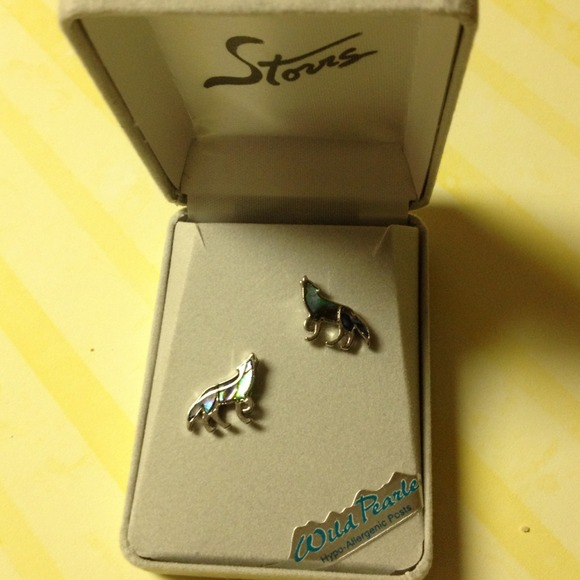 SOLD Wolf sterling silver and pearl post earrings - Picture 2 of 3