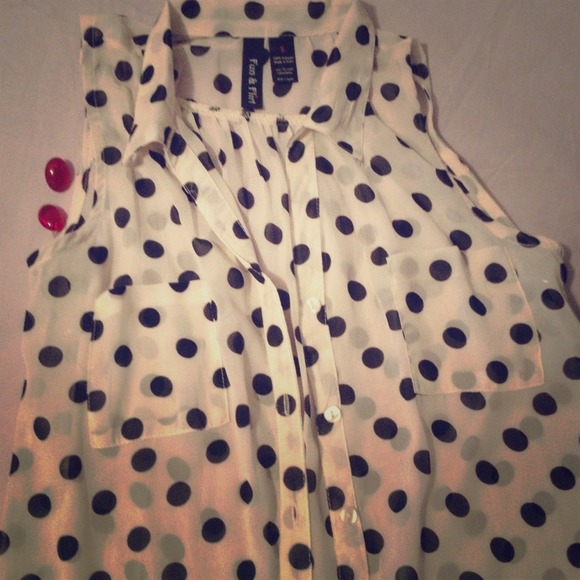 🆑SOLD🆑 alicat1780 Pretty polka dots top