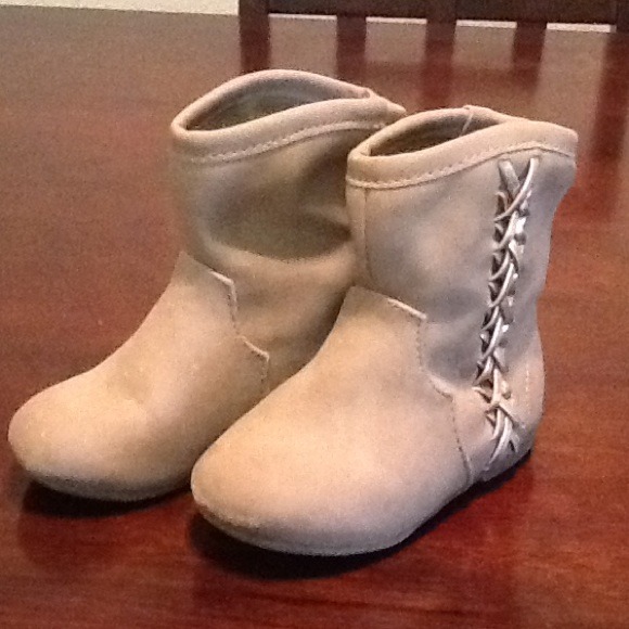 Baby Gap boots - Picture 2 of 2