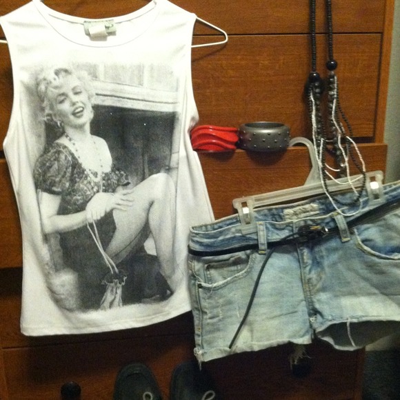 Jewelry - Marilyn Monroe Outfit.
