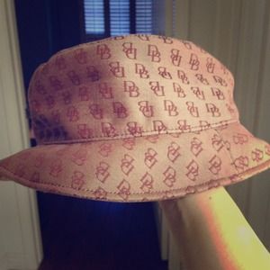 ❌Sold Authentic Dooney & Bourke Burgundy Hat