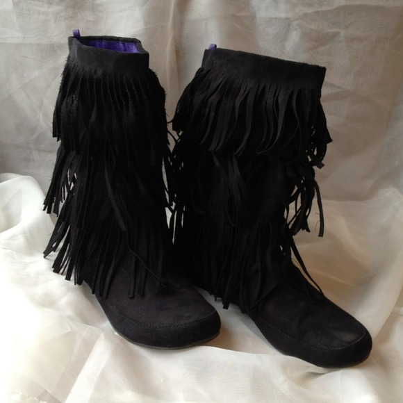 *ON HOLD* Black fringed flat boots