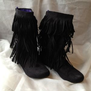 *ON HOLD* Black fringed flat boots