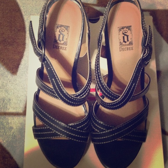 Black wedge hills......never been worn