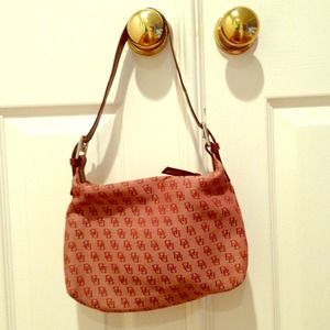 ❌Sold❌Authentic Dooney & Bourke Burgundy