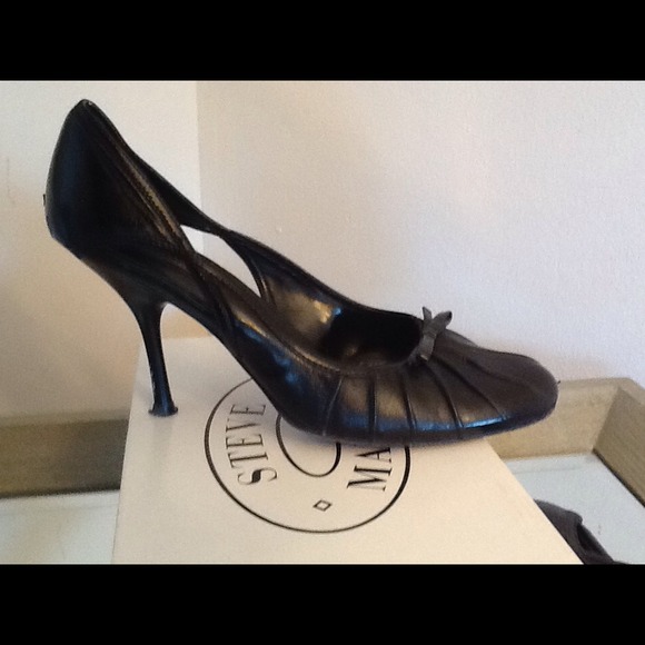 Steve BY Steve Madden pumps great size heel