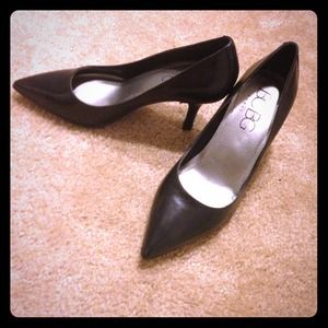 BCBG black pointed-toe heels