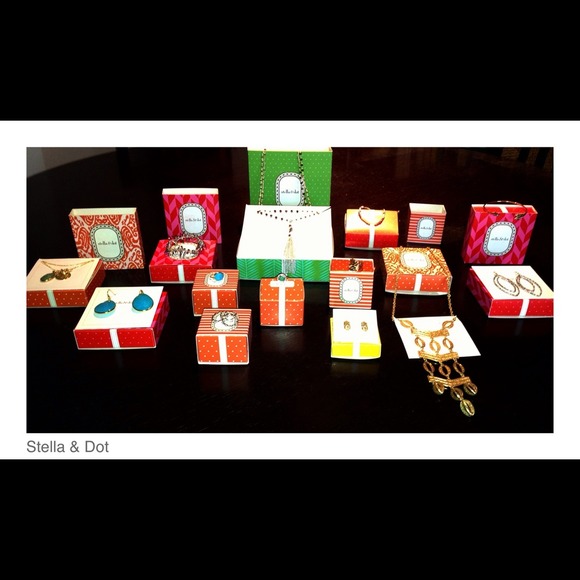 A whole collection of jewelry!!