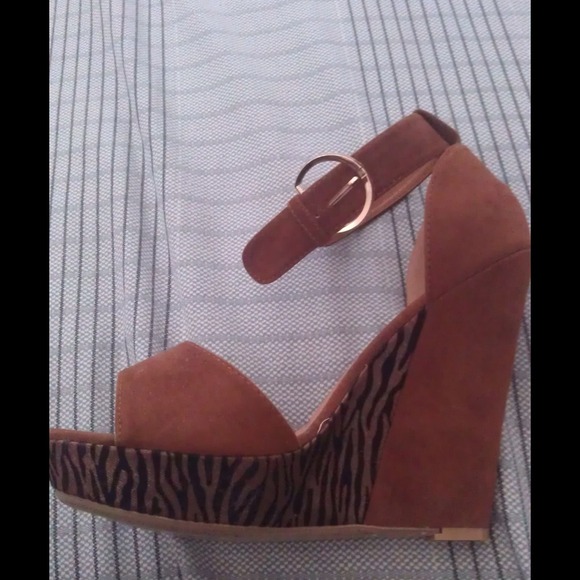 Hot brown sandal wedges - Picture 1 of 3