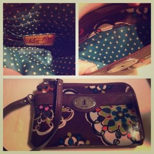 Reserved. Floral Fossil wristlet wallet.