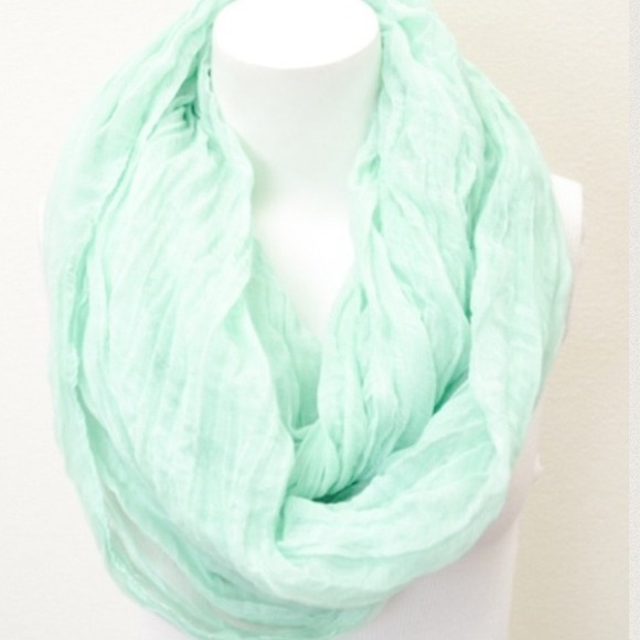 Accessories - ✨SOLD in Bundle✨ Infinity Scarf
