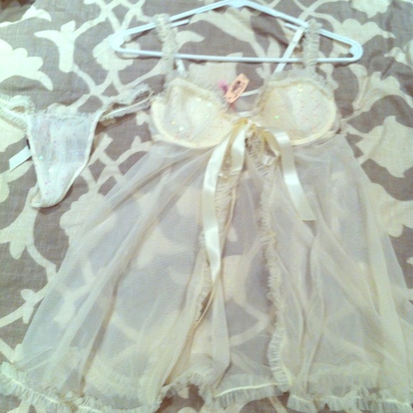 Brand new with tags! Sheer ivory VS lingerie