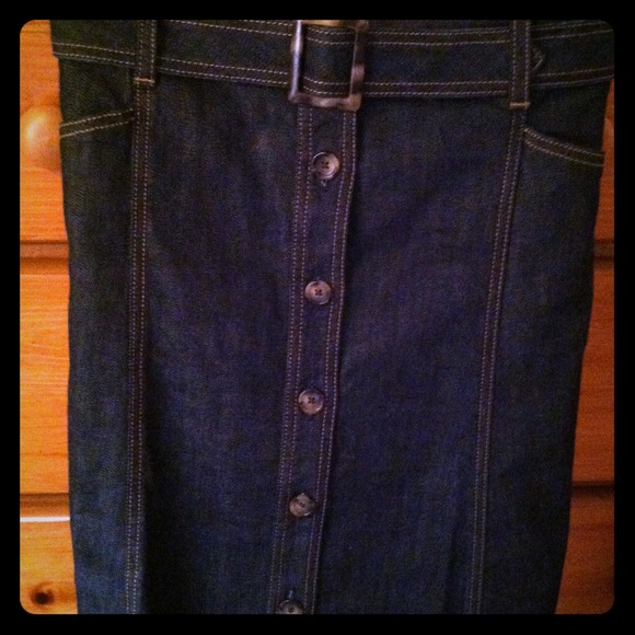 Never been worn Ann Taylor denim pencil skirt.. 🎀
