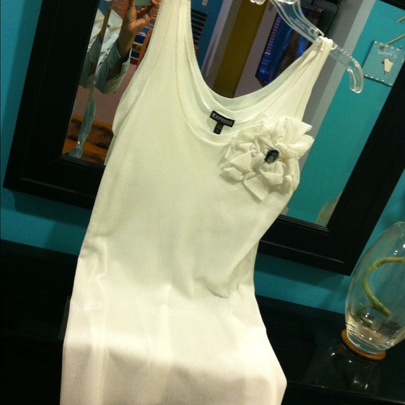 SOLD - Express sheer tank with flower🌺